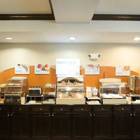 Holiday Inn Express & Suites Northwood By Ihg Silver Lake Екстериор снимка