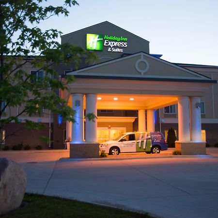 Holiday Inn Express & Suites Northwood By Ihg Silver Lake Екстериор снимка