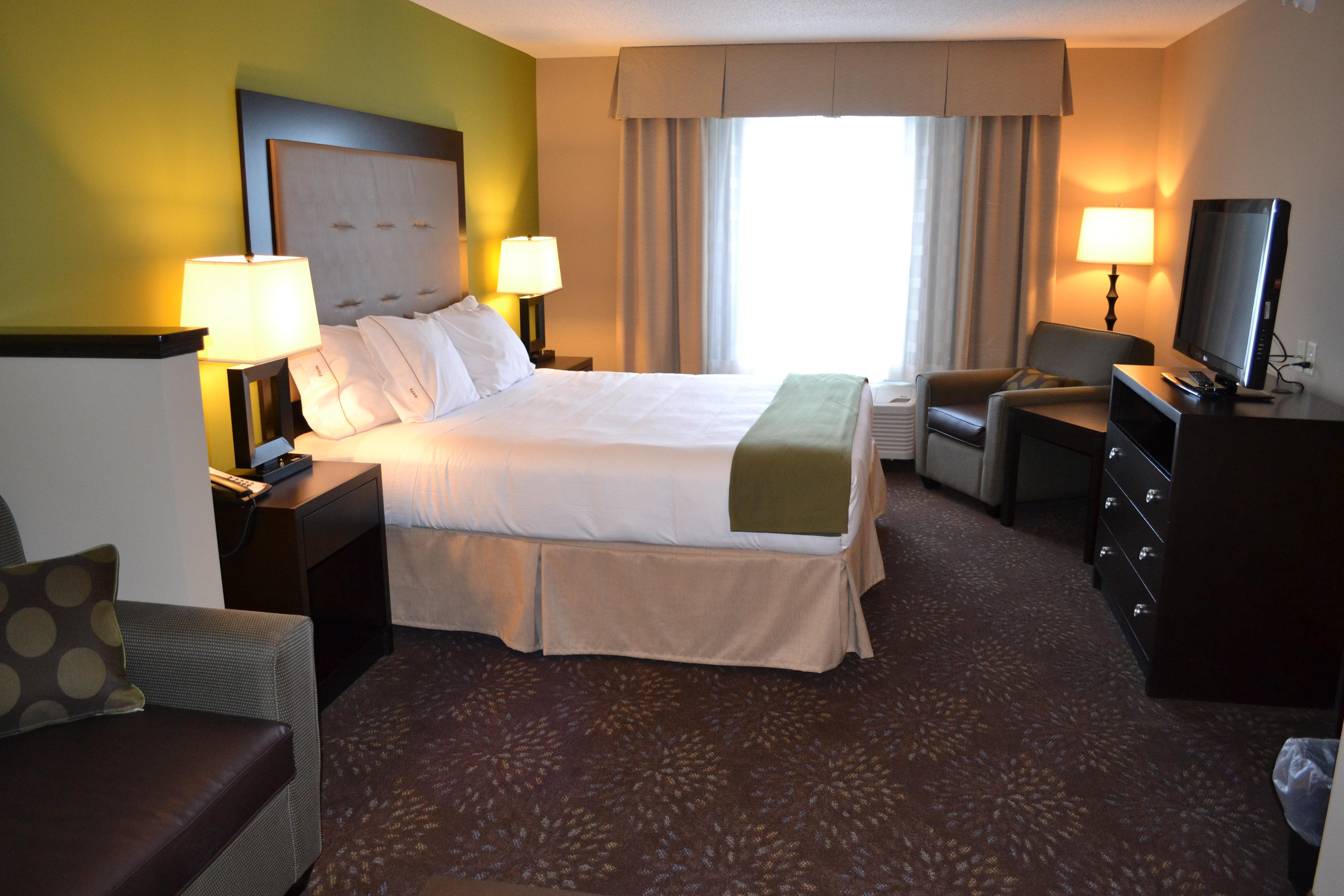 Holiday Inn Express & Suites Northwood By Ihg Silver Lake Екстериор снимка