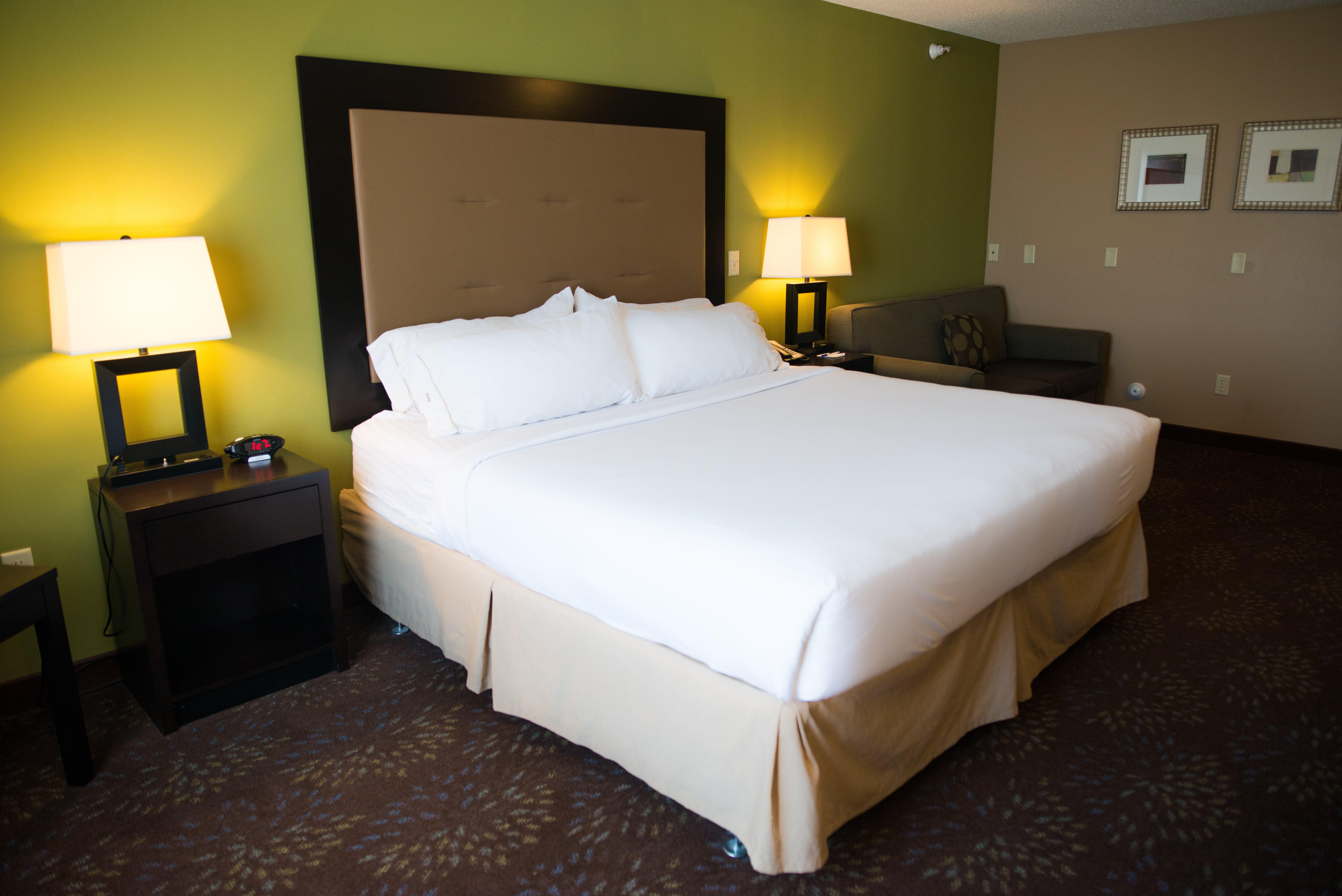 Holiday Inn Express & Suites Northwood By Ihg Silver Lake Екстериор снимка