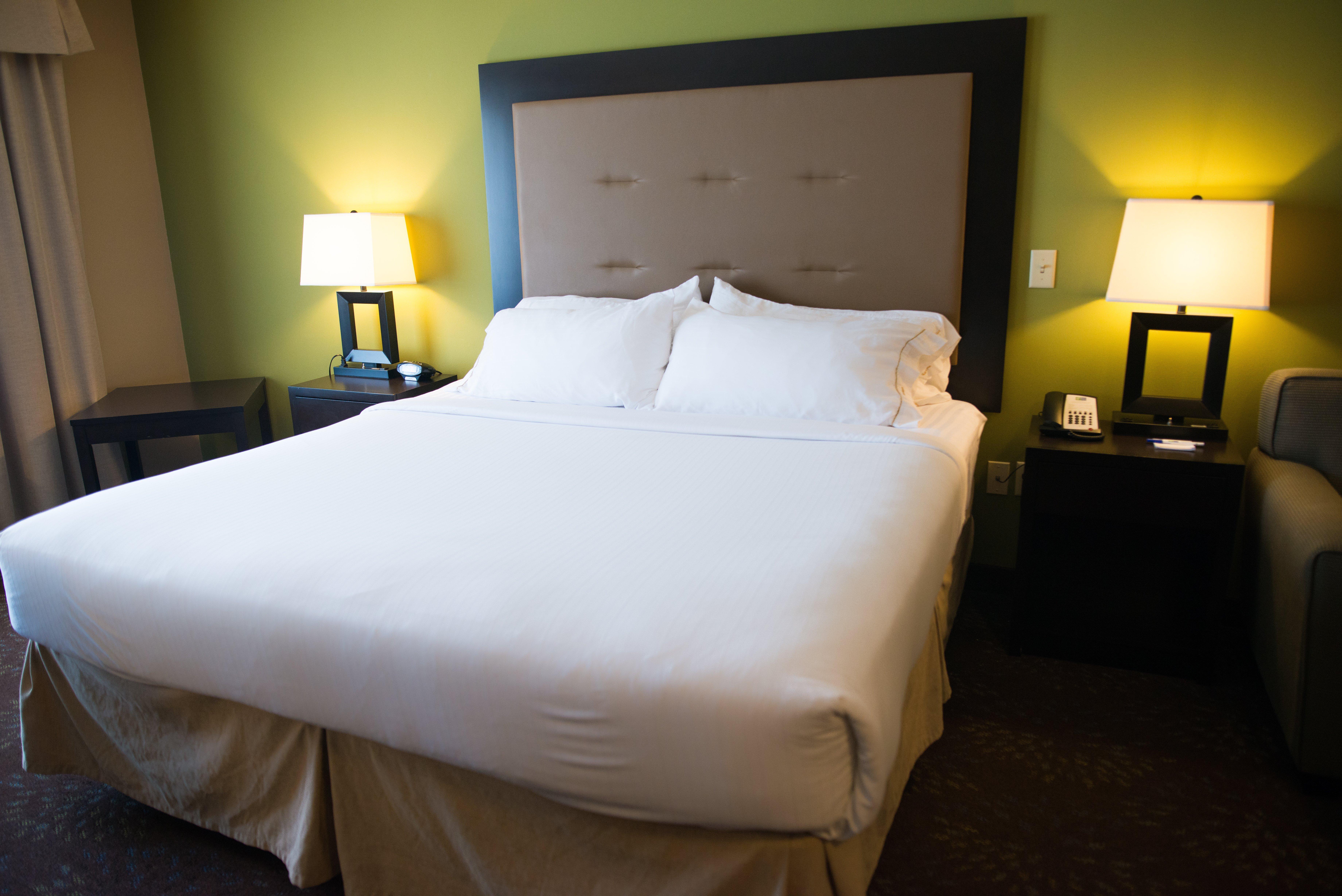 Holiday Inn Express & Suites Northwood By Ihg Silver Lake Екстериор снимка
