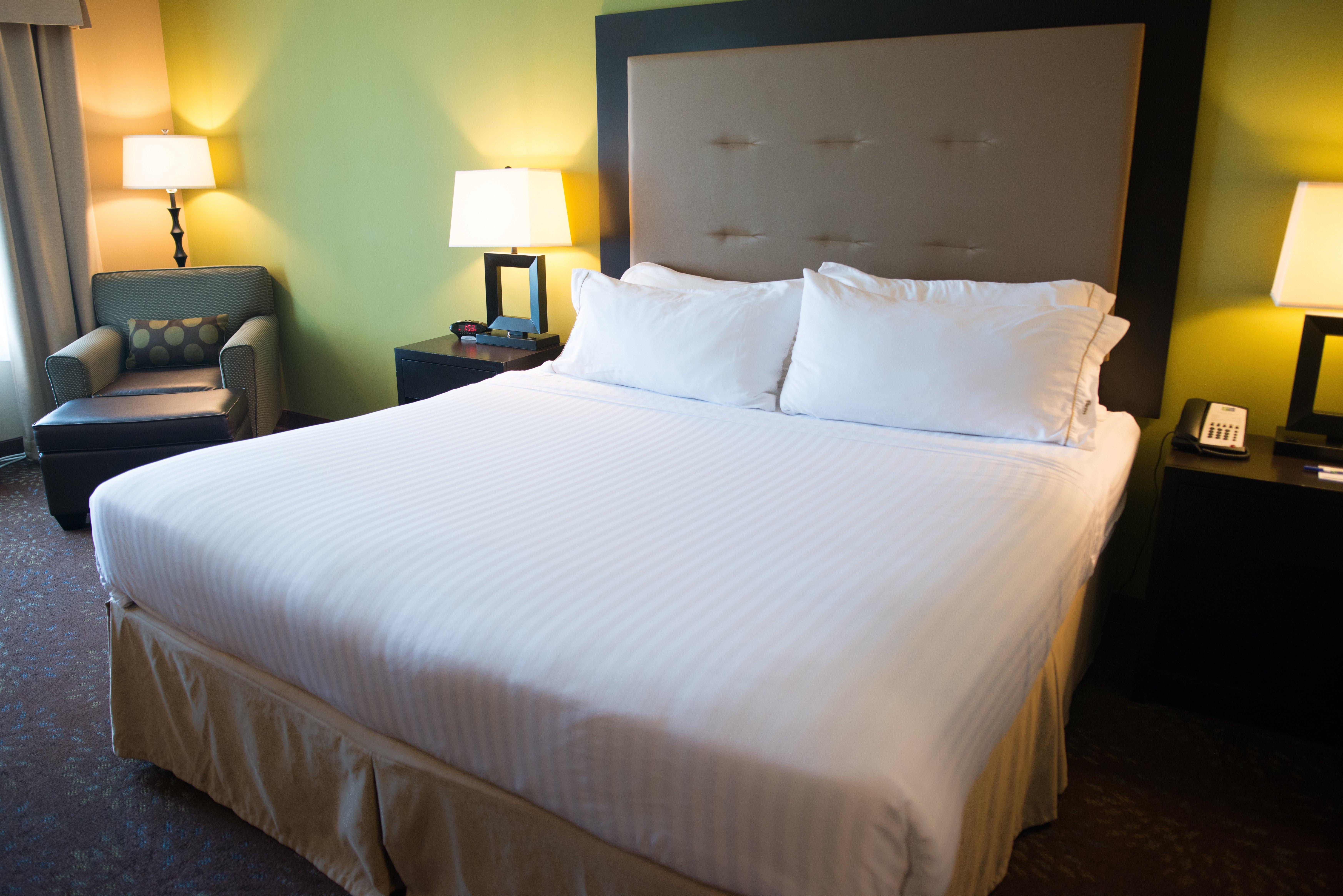 Holiday Inn Express & Suites Northwood By Ihg Silver Lake Екстериор снимка
