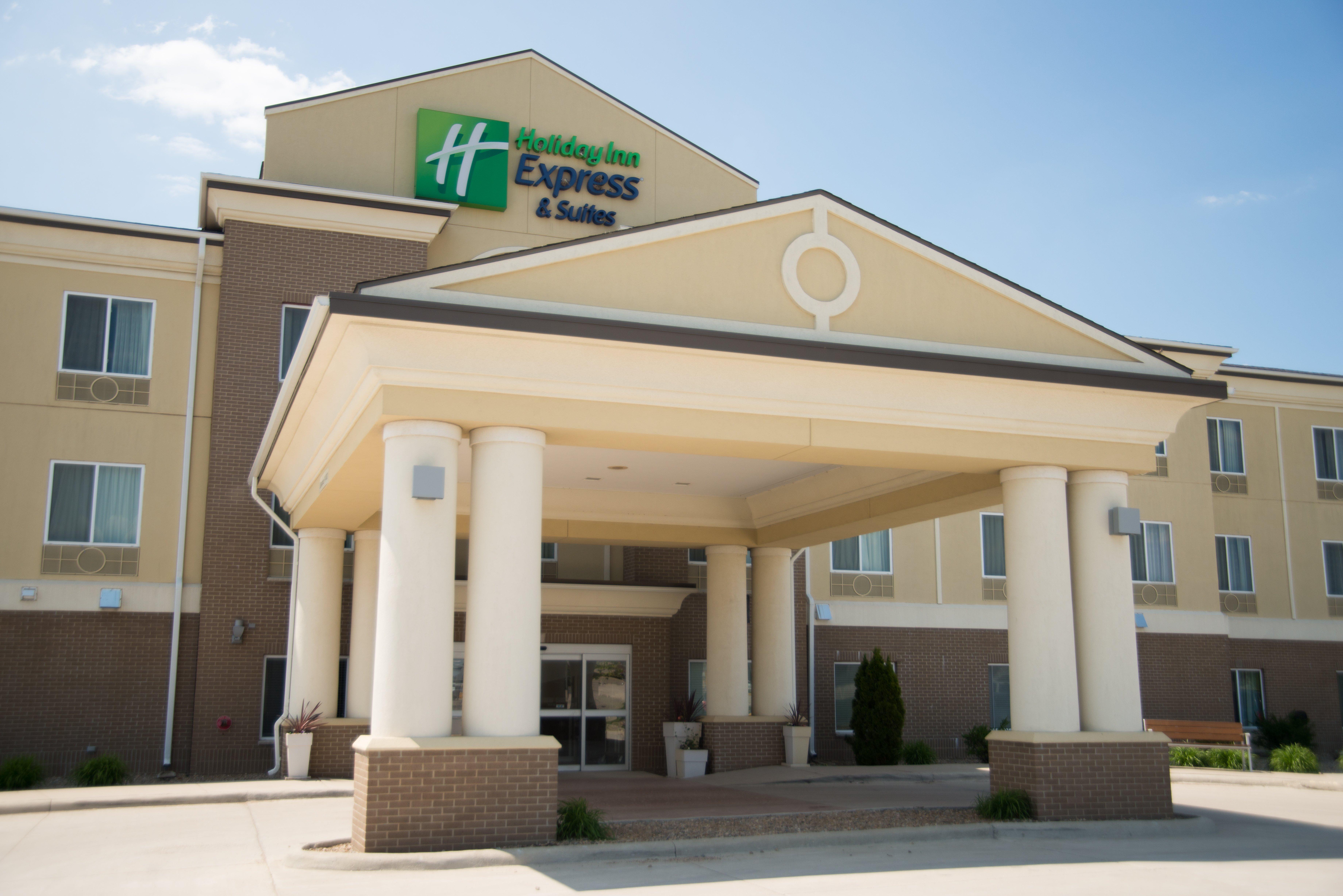 Holiday Inn Express & Suites Northwood By Ihg Silver Lake Екстериор снимка