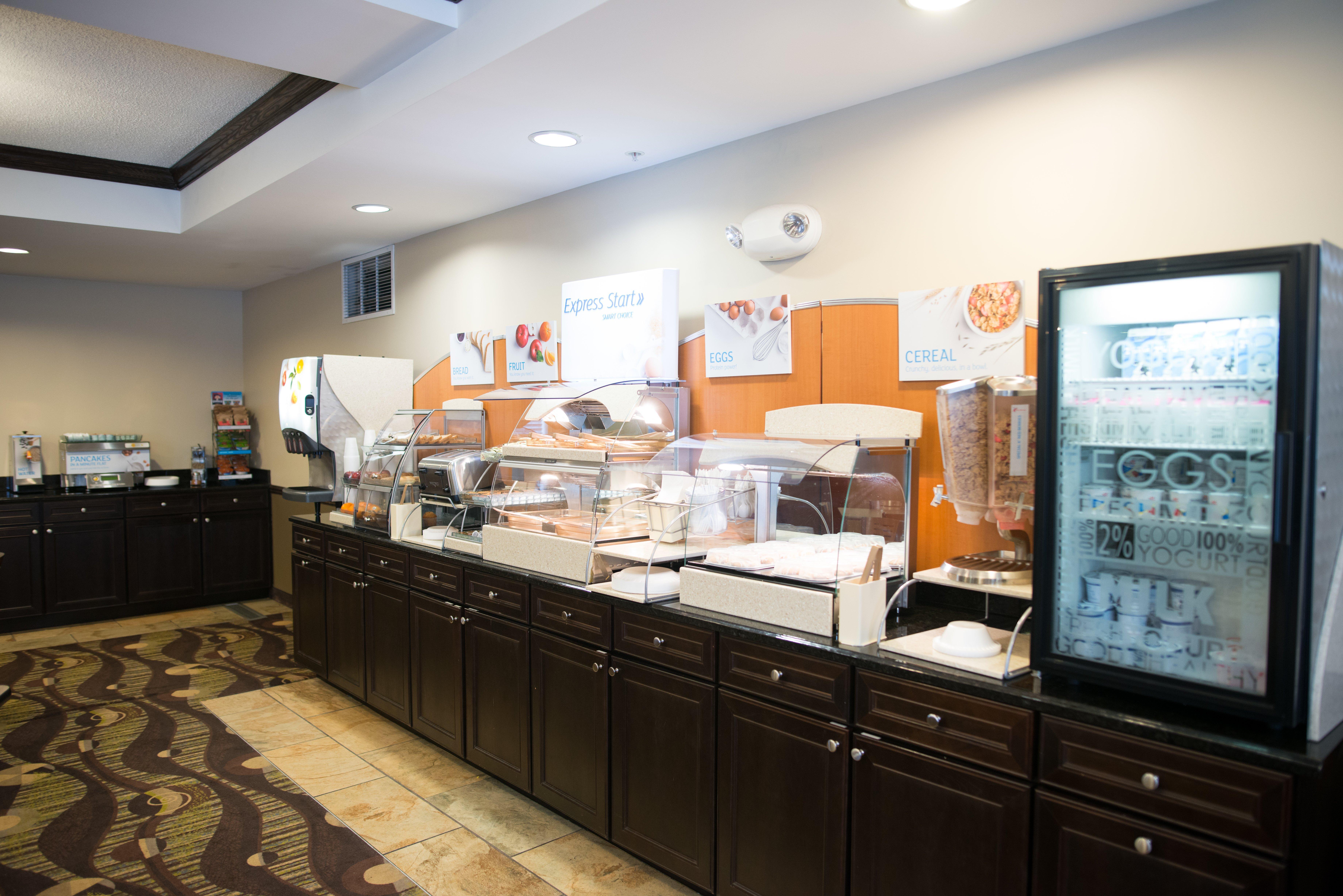 Holiday Inn Express & Suites Northwood By Ihg Silver Lake Екстериор снимка