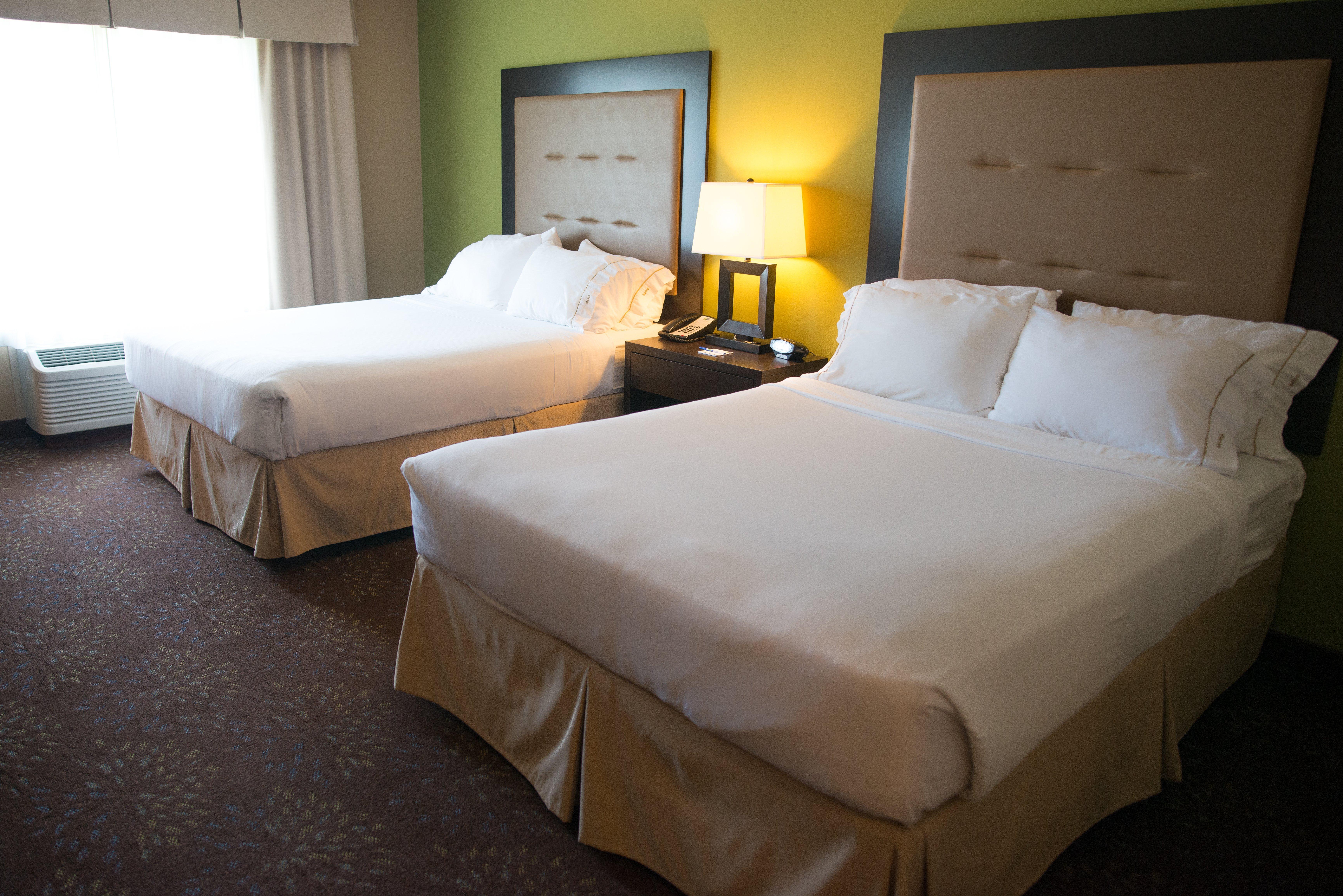 Holiday Inn Express & Suites Northwood By Ihg Silver Lake Екстериор снимка
