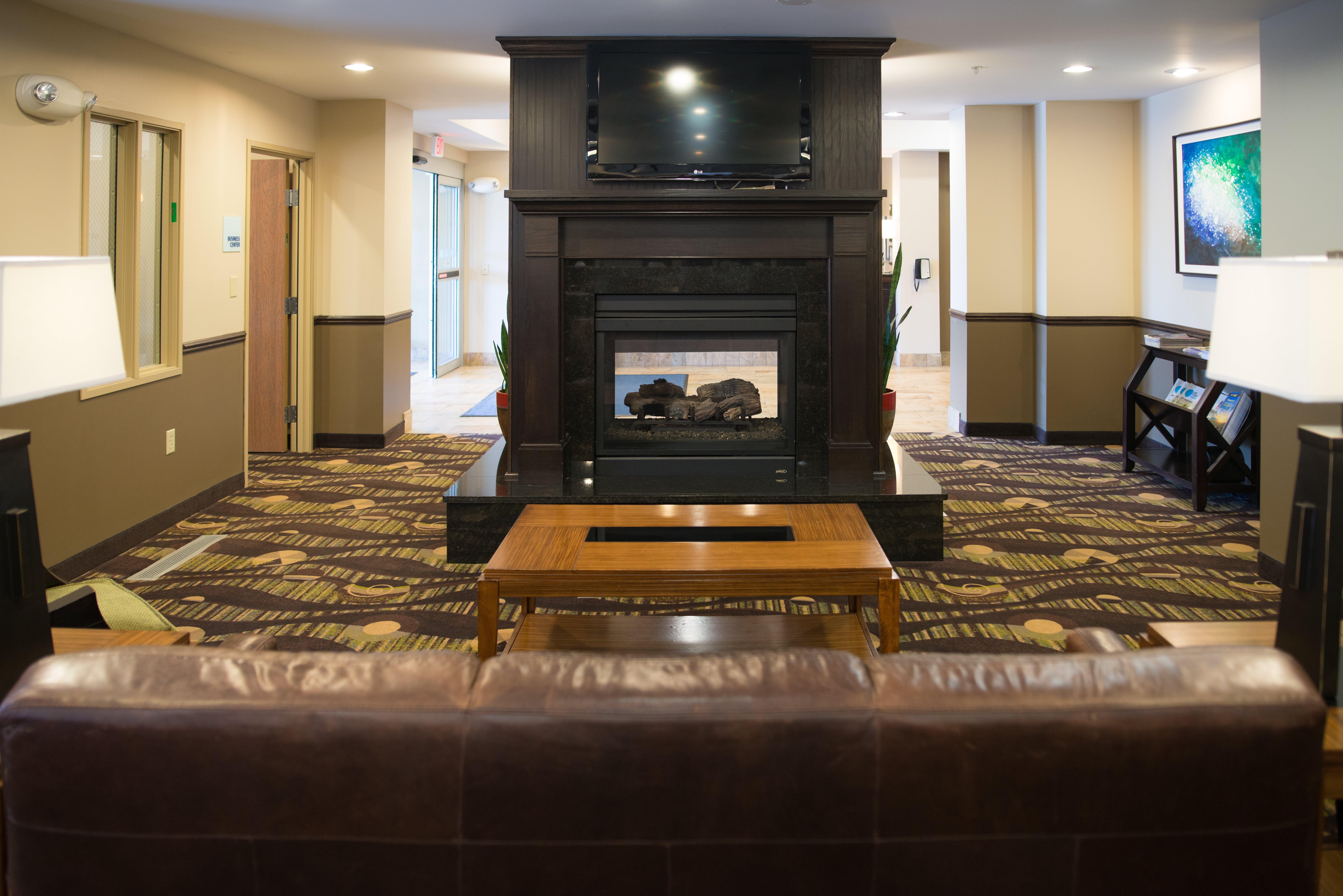 Holiday Inn Express & Suites Northwood By Ihg Silver Lake Екстериор снимка