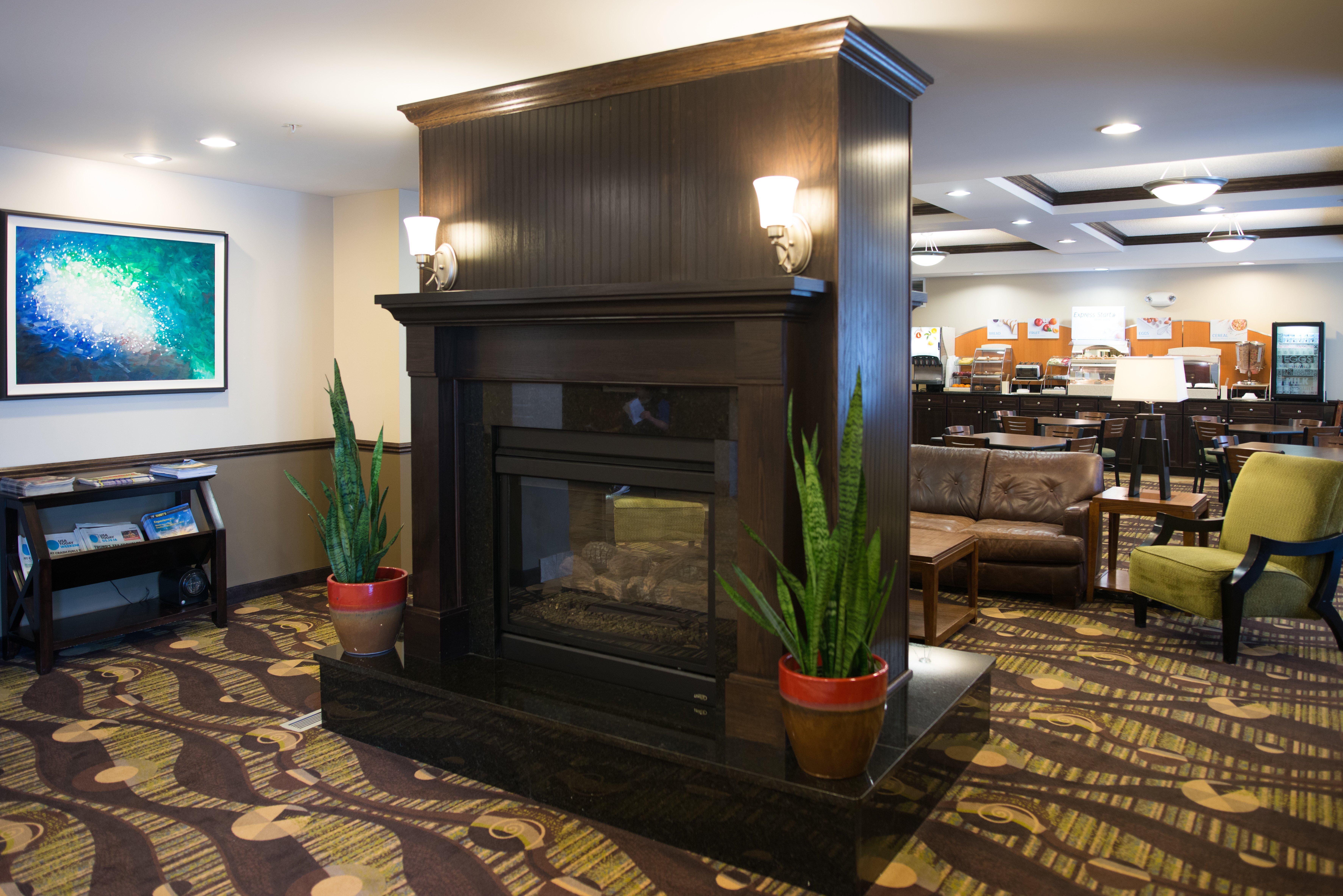 Holiday Inn Express & Suites Northwood By Ihg Silver Lake Екстериор снимка
