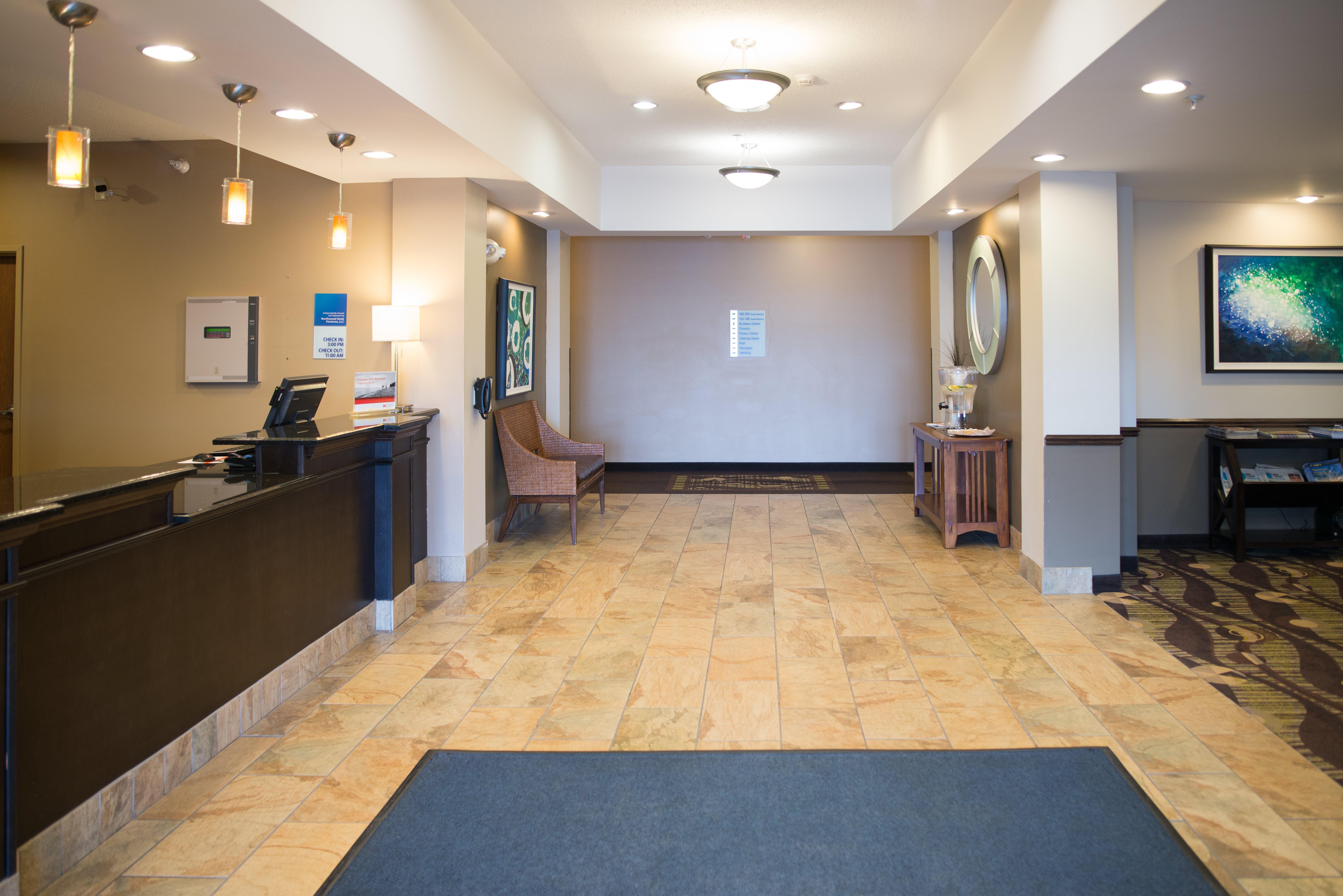 Holiday Inn Express & Suites Northwood By Ihg Silver Lake Екстериор снимка