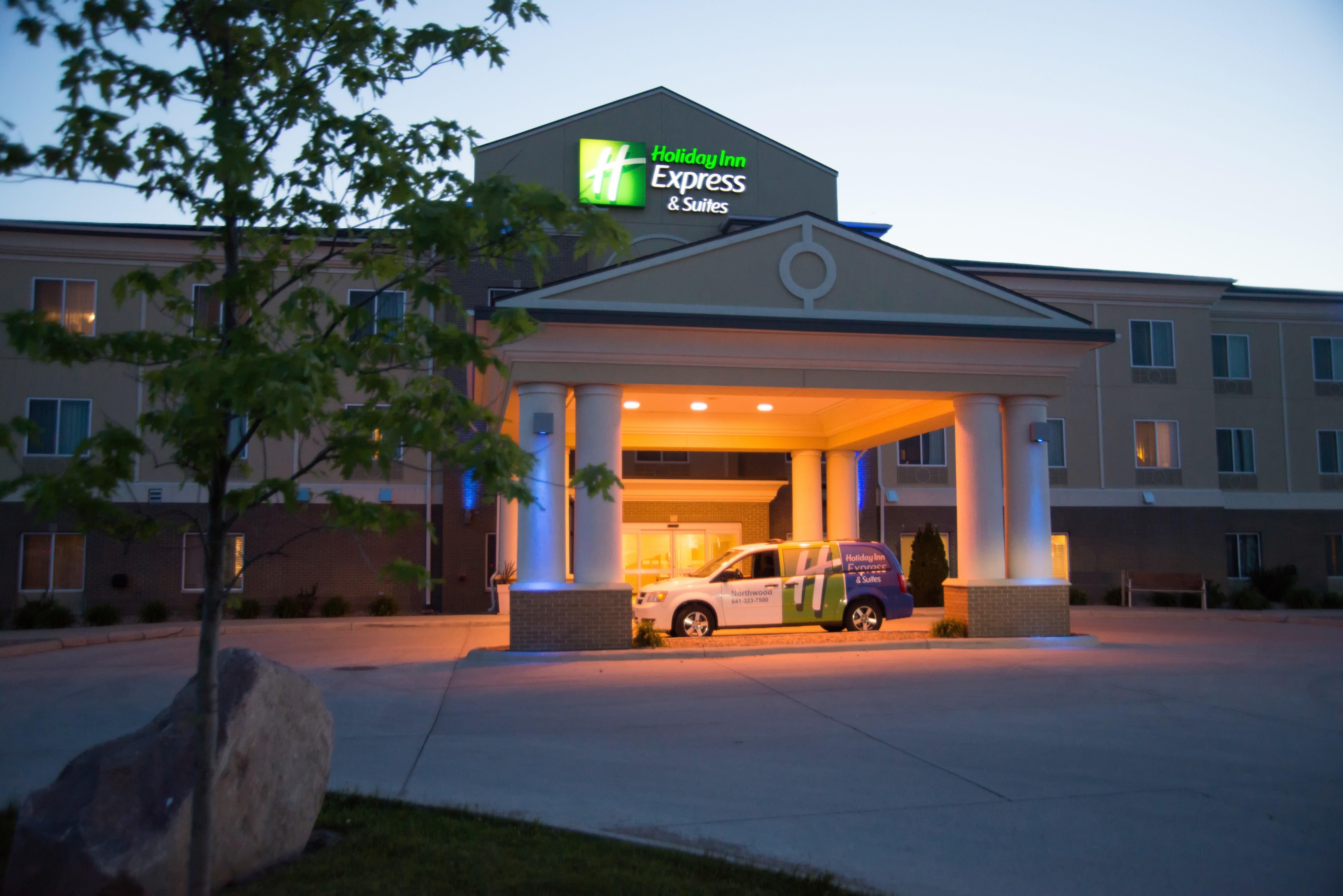 Holiday Inn Express & Suites Northwood By Ihg Silver Lake Екстериор снимка