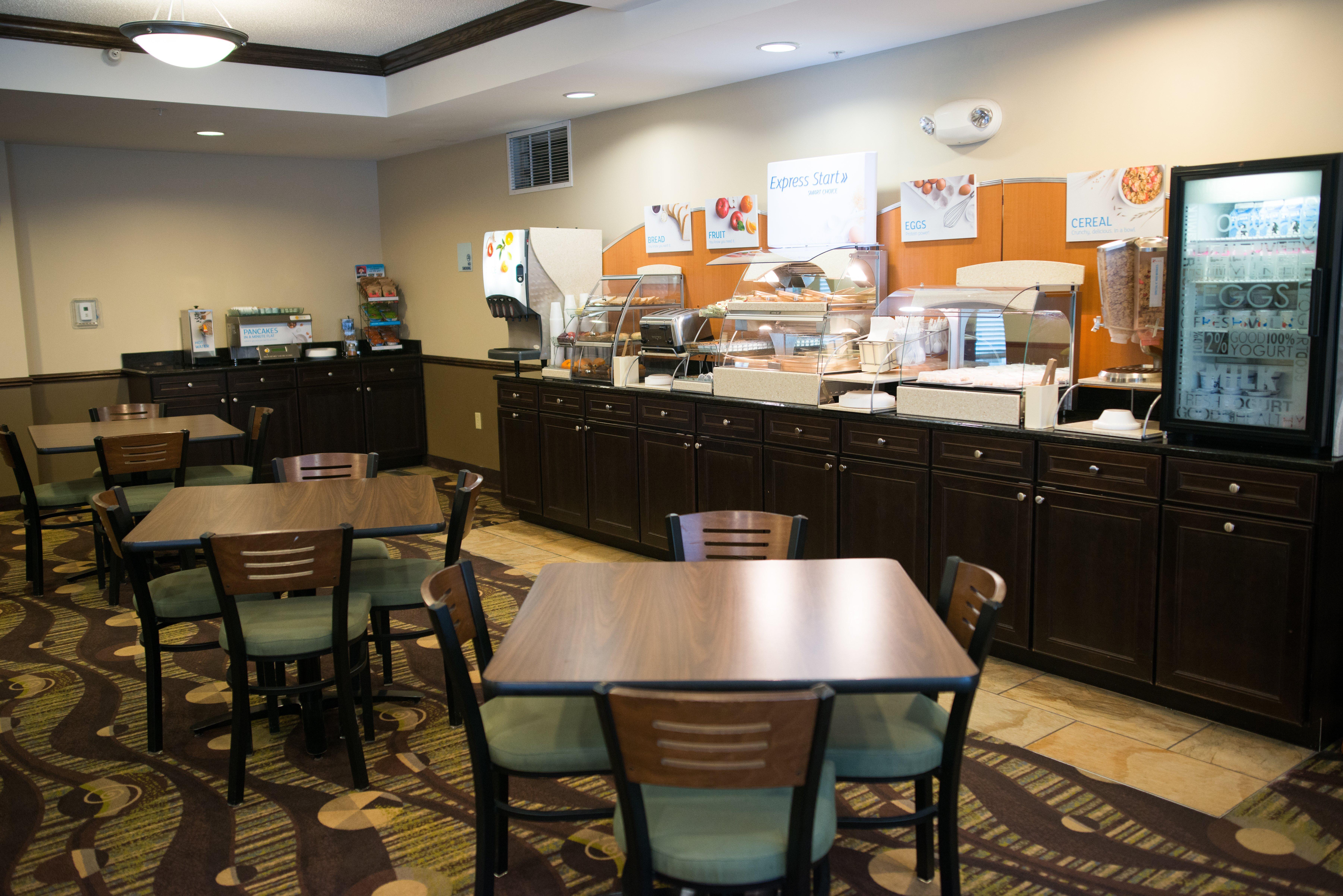 Holiday Inn Express & Suites Northwood By Ihg Silver Lake Екстериор снимка