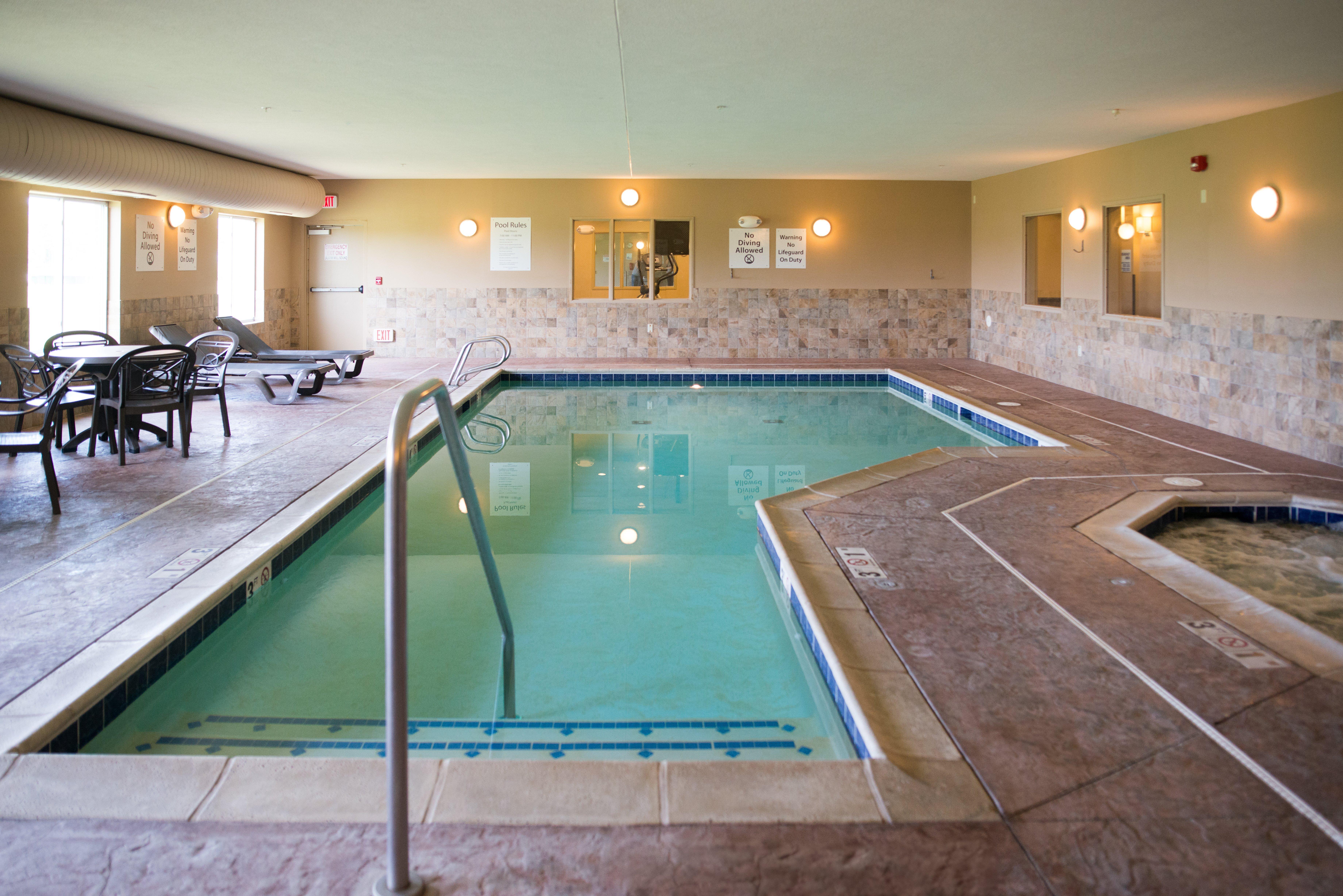 Holiday Inn Express & Suites Northwood By Ihg Silver Lake Екстериор снимка