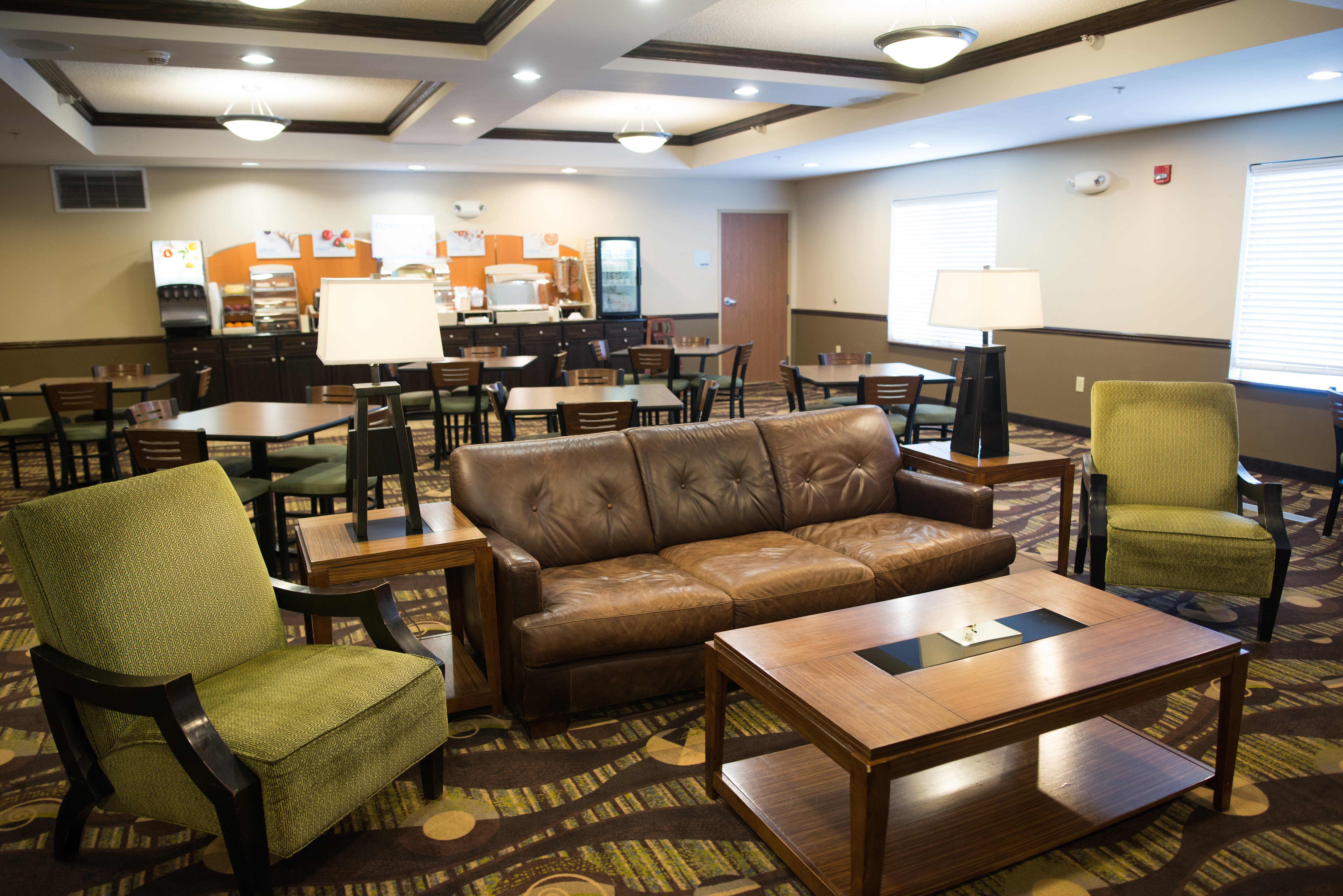 Holiday Inn Express & Suites Northwood By Ihg Silver Lake Екстериор снимка