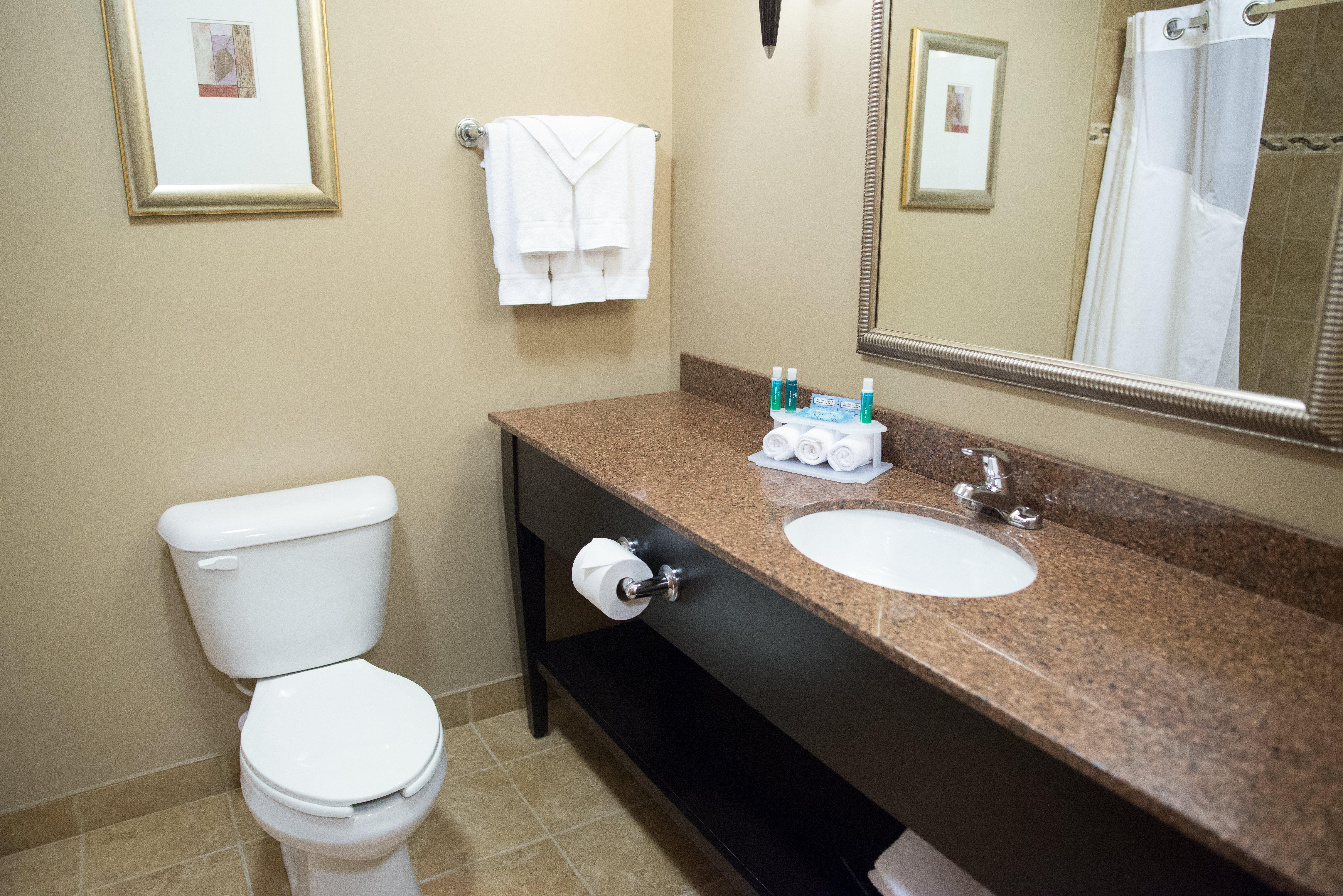 Holiday Inn Express & Suites Northwood By Ihg Silver Lake Екстериор снимка