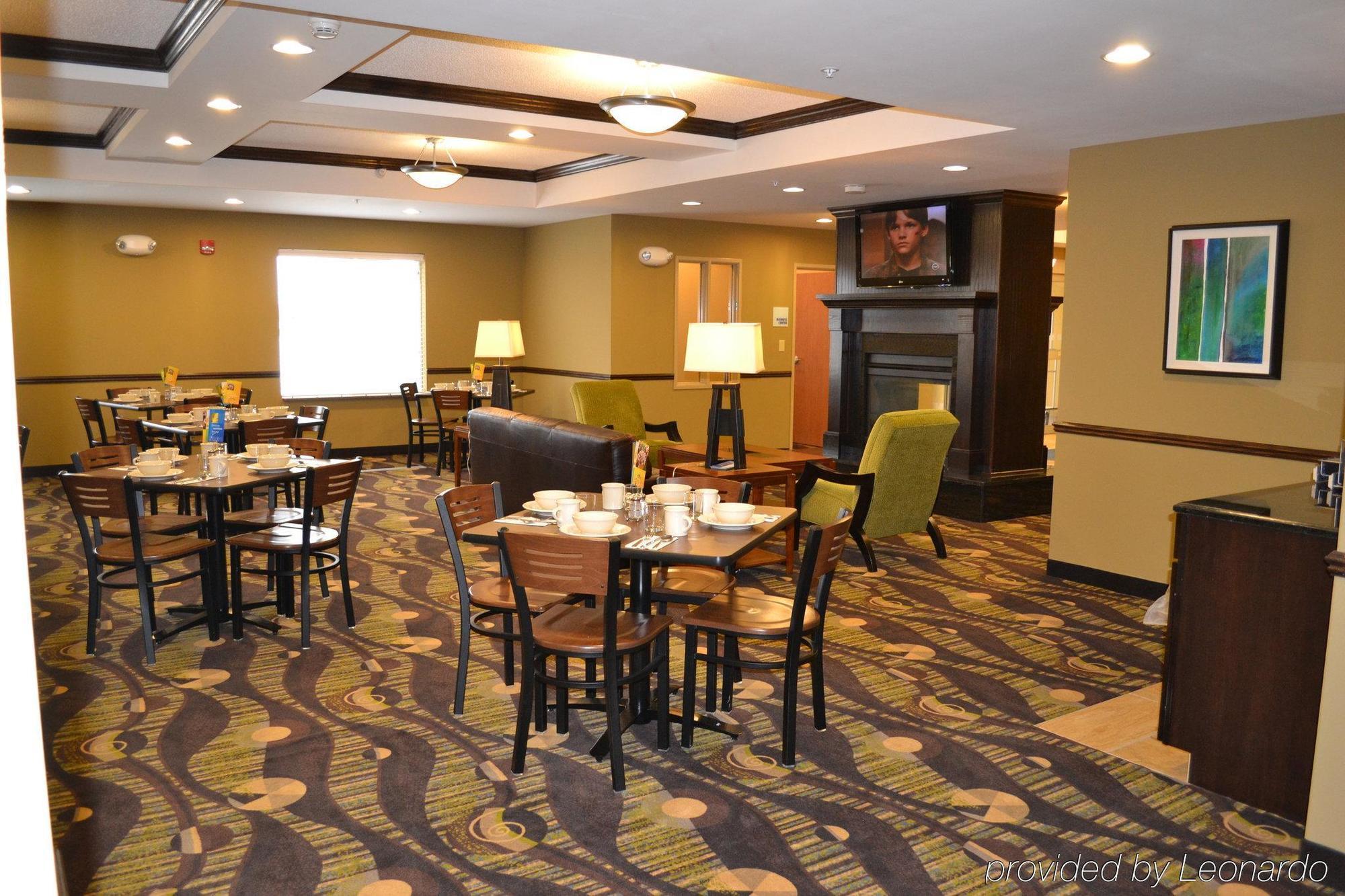 Holiday Inn Express & Suites Northwood By Ihg Silver Lake Екстериор снимка
