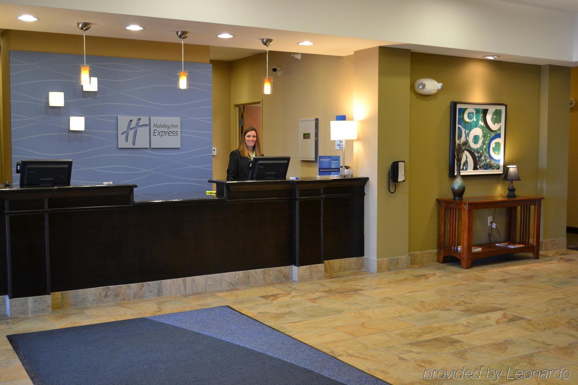 Holiday Inn Express & Suites Northwood By Ihg Silver Lake Екстериор снимка