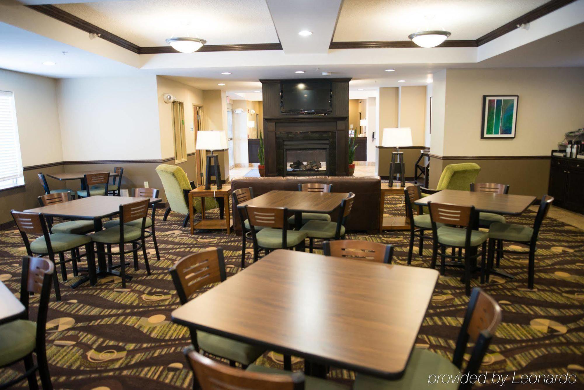 Holiday Inn Express & Suites Northwood By Ihg Silver Lake Екстериор снимка