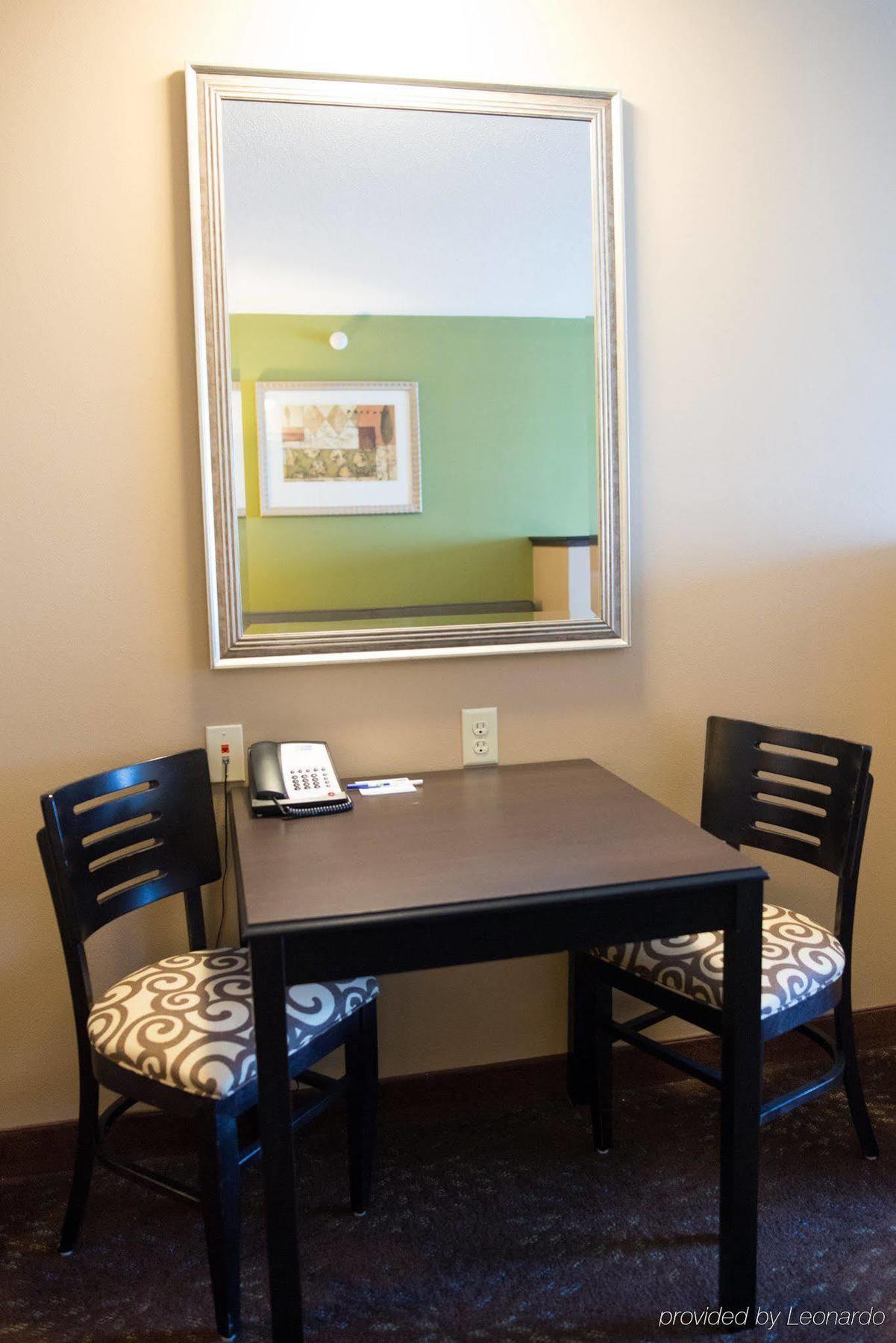 Holiday Inn Express & Suites Northwood By Ihg Silver Lake Екстериор снимка